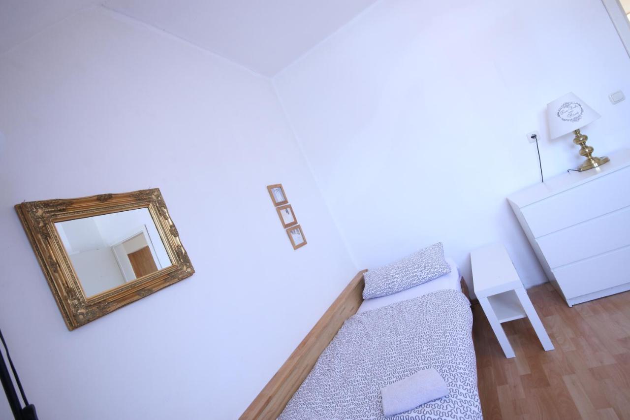 Moderne Studio Apartments Und 4 Zimmer Wohnungen In Oberhausen, Ideal Fuer Geschaeftsreisende Und Monteure Exterior foto