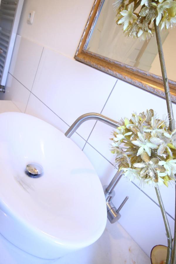 Moderne Studio Apartments Und 4 Zimmer Wohnungen In Oberhausen, Ideal Fuer Geschaeftsreisende Und Monteure Exterior foto